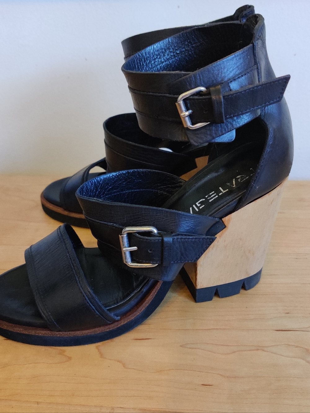 Strategia sandals with solid wood 4 inch heel